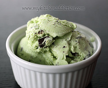 http://www.mykitchenaddiction.com/wp-content/uploads/2010/04/2010-04-26_MintIceCream.jpg